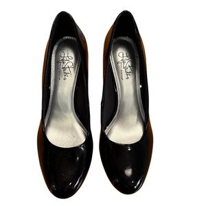 Life Stride Black Patent Round-Toe Women's Parigi Pump Heels in Black Glory